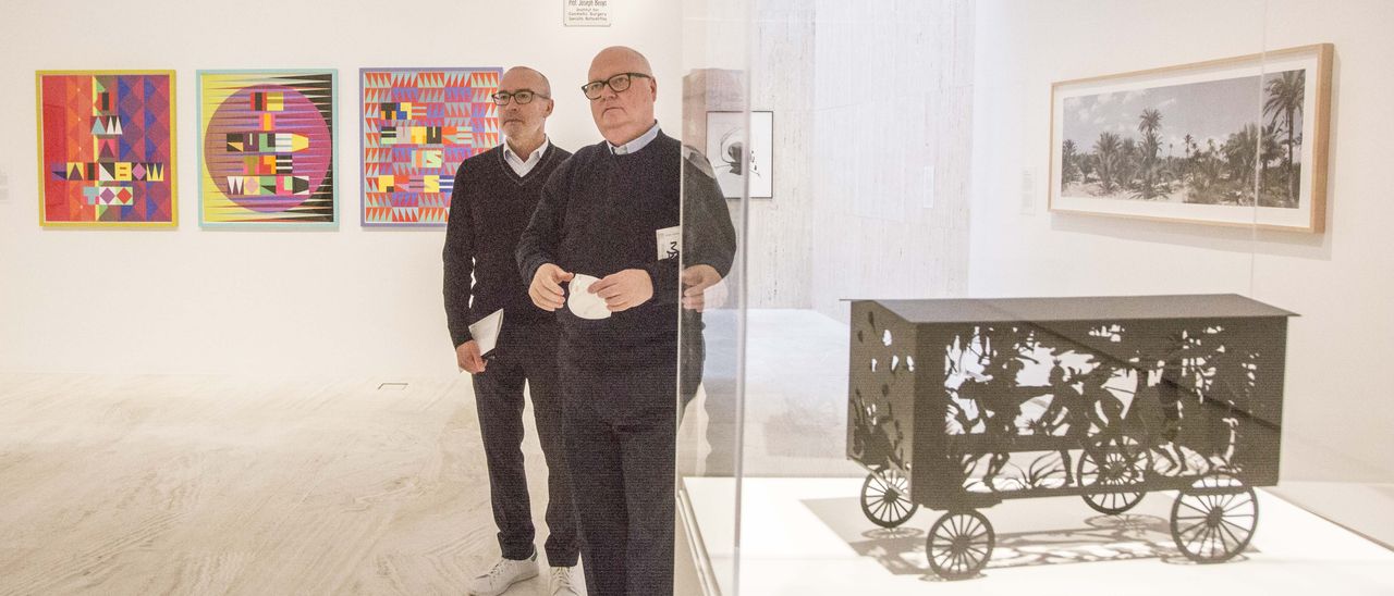 os coleccionistas, Michael Jenkins y Javier Romero, presentan "Obertura. Más allá de los mapas" con 79 obras de su fondo donado al MACA en Alicante PILAR CORTÉS