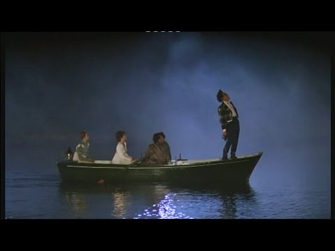 fotograma de la película remando al viento de Gonzalo Suárez