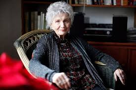 Escritora canadiense, maestra del relato breve Alice Munro
